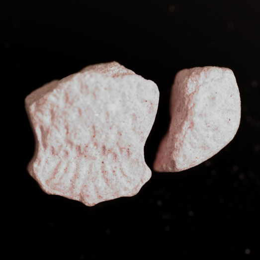 Ananas (Bruchstück), MDMA, verunreinigt mit Koffein, 13.01.2025